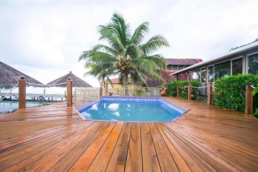 Wikkid Resort Dixon Cove Экстерьер фото