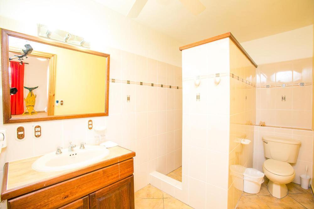 Wikkid Resort Dixon Cove Экстерьер фото