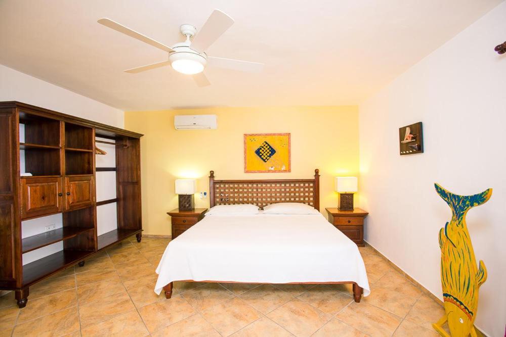 Wikkid Resort Dixon Cove Экстерьер фото