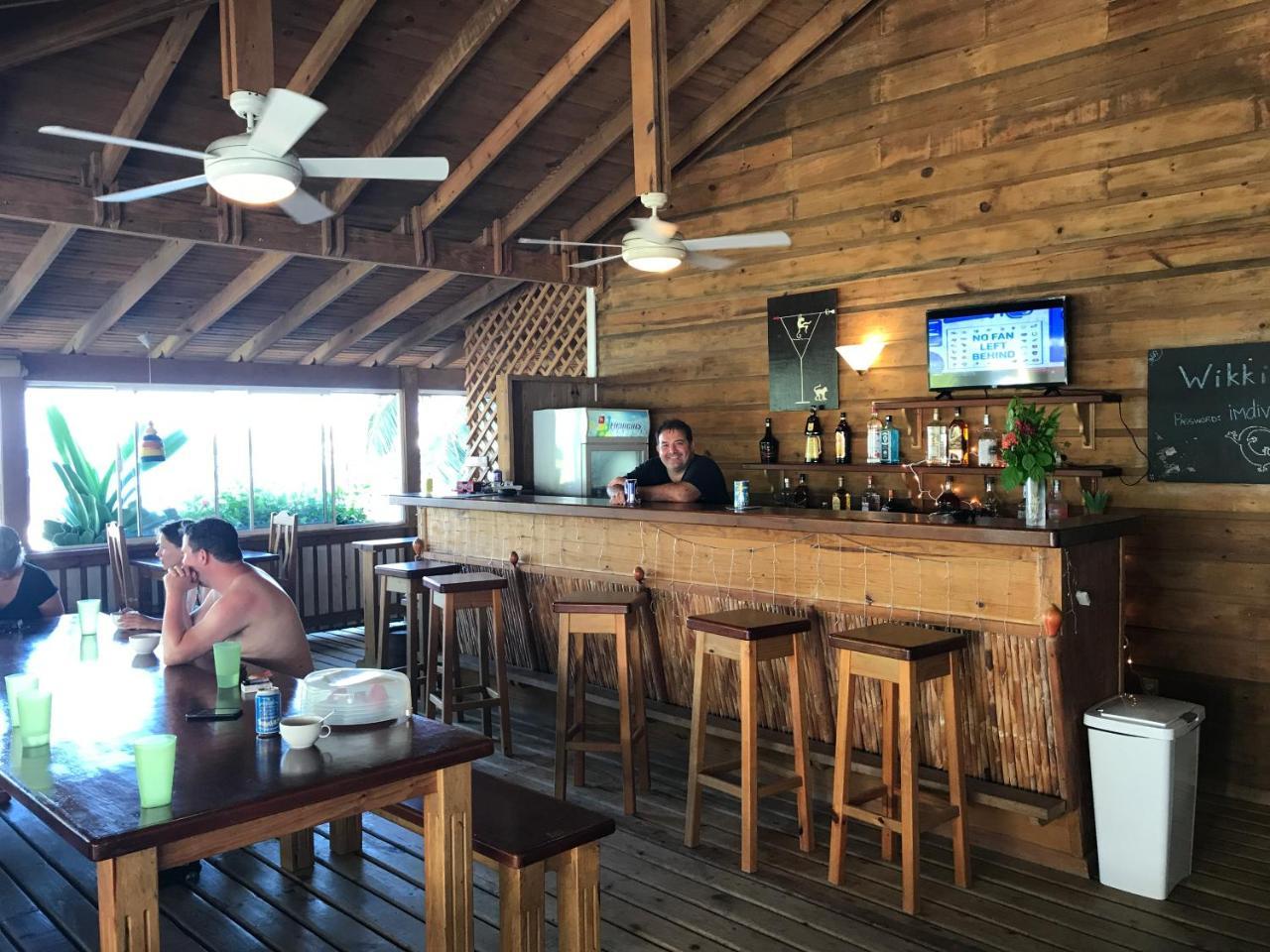 Wikkid Resort Dixon Cove Экстерьер фото