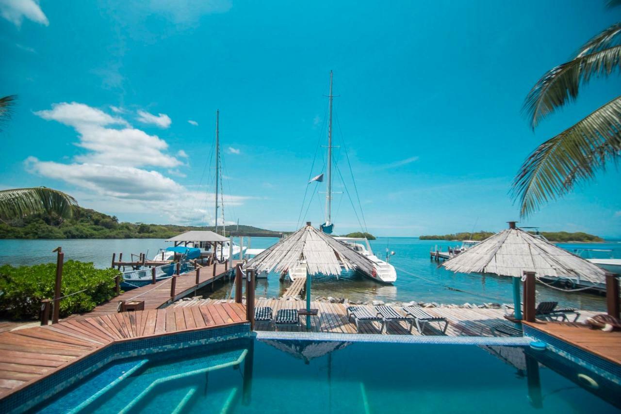 Wikkid Resort Dixon Cove Экстерьер фото